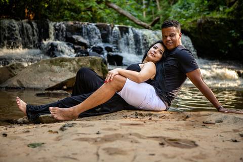 As melhores ideias e inspirações criativas de fotos para ensaio pré wedding na cachoeira da Brasital - São Roque - SP'