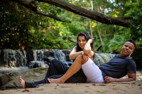 As melhores ideias e inspirações criativas de fotos para ensaio pré wedding na cachoeira da Brasital - São Roque - SP'