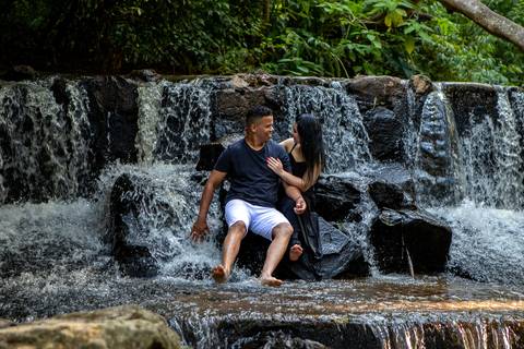 As melhores ideias e inspirações criativas de fotos para ensaio pré wedding na cachoeira da Brasital - São Roque - SP'
