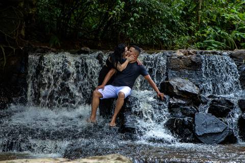 As melhores ideias e inspirações criativas de fotos para ensaio pré wedding na cachoeira da Brasital - São Roque - SP'