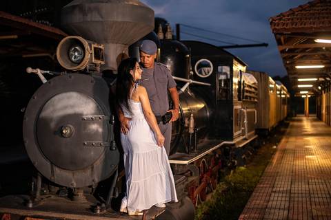 As melhores ideias e inspirações criativas de fotos para ensaio pré wedding na Maria Famosa - São Roque - SP'
