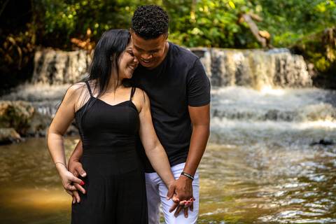 As melhores ideias e inspirações criativas de fotos para ensaio pré wedding na cachoeira da Brasital - São Roque - SP'
