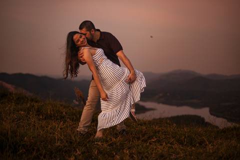 As melhores ideias e inspirações criativas de fotos para ensaio pré wedding no Morro do Capuava - SP'