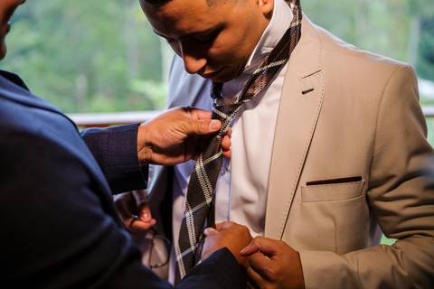 As melhores ideias e inspirações criativas do making of do noivo no espaço Chácara Ana's Buffet'