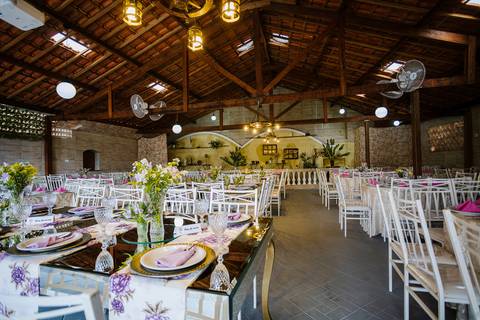 As melhores ideias e inspirações criativas de casamento no espaço Chácara Ana's Buffet'