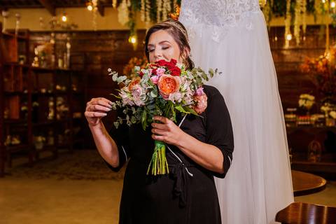 As melhores ideias e inspirações criativas do making of da noiva no espaço Chácara Cerejeira - Guarulhos'