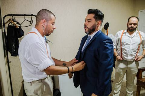 As melhores ideias e inspirações criativas do making of do noivo no espaço Chácara Cerejeira - Guarulhos'