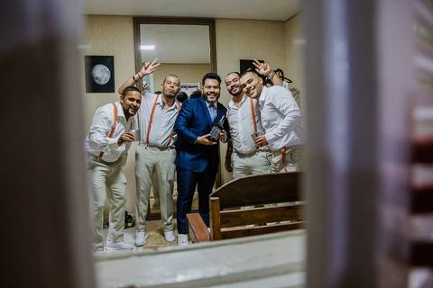 As melhores ideias e inspirações criativas do making of do noivo no espaço Chácara Cerejeira - Guarulhos'