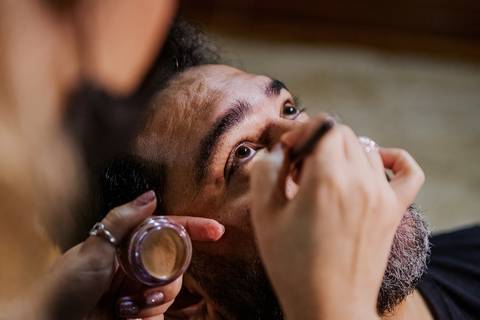 As melhores ideias e inspirações criativas do making of do noivo no espaço Chácara Cerejeira - Guarulhos'