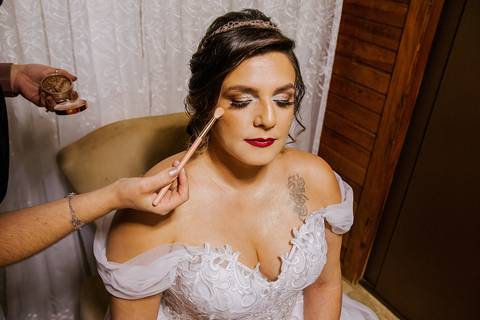 As melhores ideias e inspirações criativas do making of da noiva no espaço Chácara Cerejeira - Guarulhos'