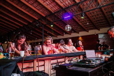 As melhores ideias e inspirações criativas de casamento no espaço Chácara Cerejeira - Guarulhos'