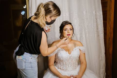 As melhores ideias e inspirações criativas do making of da noiva no espaço Chácara Cerejeira - Guarulhos'