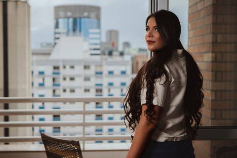 As melhores ideias e inspirações criativas de fotos para ensaio pré wedding no apartamento em São Paulo'