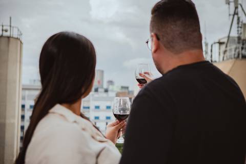 As melhores ideias e inspirações criativas de fotos para ensaio pré wedding no apartamento em São Paulo'