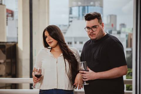 As melhores ideias e inspirações criativas de fotos para ensaio pré wedding no apartamento em São Paulo'