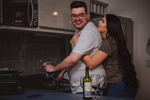 As melhores ideias e inspirações criativas de fotos para ensaio pré wedding no apartamento em São Paulo'