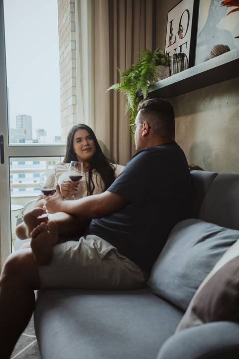 As melhores ideias e inspirações criativas de fotos para ensaio pré wedding no apartamento em São Paulo'