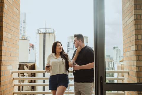 As melhores ideias e inspirações criativas de fotos para ensaio pré wedding no apartamento em São Paulo'