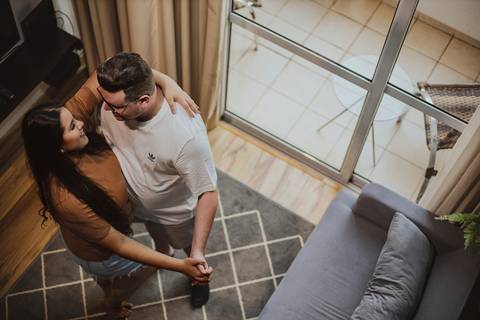As melhores ideias e inspirações criativas de fotos para ensaio pré wedding no apartamento em São Paulo'