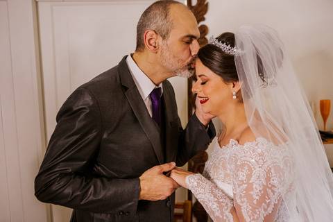 As melhores ideias e inspirações criativas do making of da noiva ao encontro do pai no espaço Pavaneli Eventos Butantã - SP'