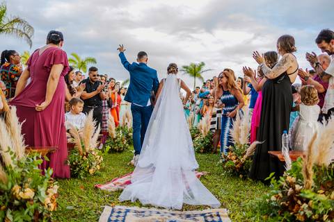 As melhores ideias e inspirações criativas de fotos de casamento na cerimônia no espaço Hípica e Golf Itanhaém '