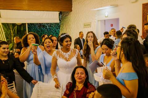As melhores ideias e inspirações criativas de fotos de casamento na cerimônia no Espaço Solar da Fonte - Poá'