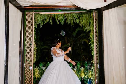 As melhores ideias e inspirações criativas de fotos de casamento na cerimônia no Espaço Solar da Fonte - Poá'