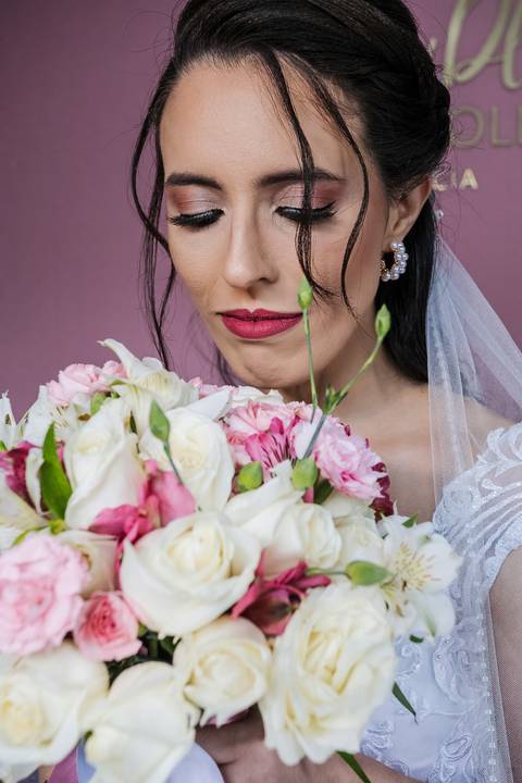 As melhores ideias e inspirações criativas do making of da noiva no salão Donna Lolla Hair'