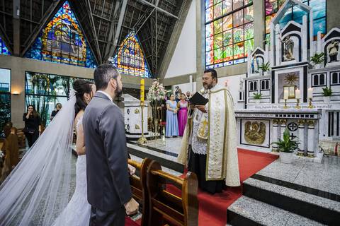 As melhores ideias e inspirações criativas de fotos de casamento na cerimônia na Paróquia São João Batista'