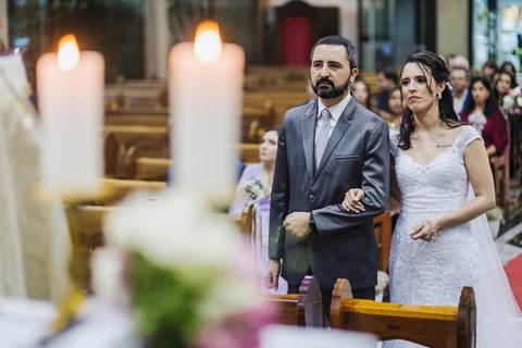 As melhores ideias e inspirações criativas de fotos de casamento na cerimônia na Paróquia São João Batista'