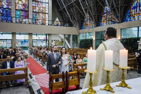 As melhores ideias e inspirações criativas de fotos de casamento na cerimônia na Paróquia São João Batista'