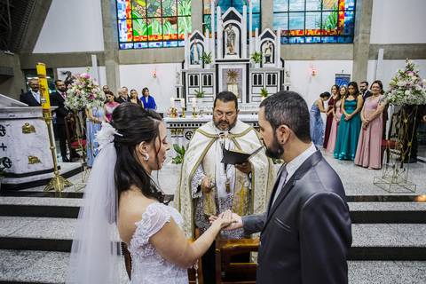 As melhores ideias e inspirações criativas de fotos de casamento na cerimônia na Paróquia São João Batista'