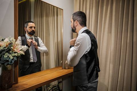 As melhores ideias e inspirações criativas de fotos do making of do noivo no  Espaço Caiapiá '