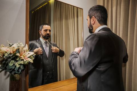 As melhores ideias e inspirações criativas de fotos do making of do noivo no  Espaço Caiapiá '