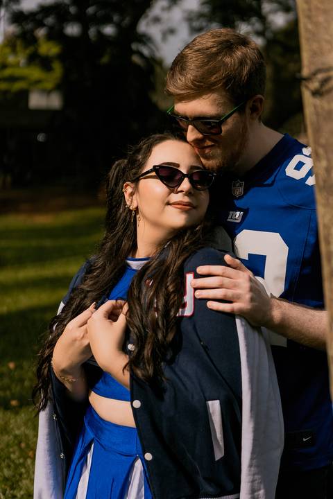 As melhores ideias e inspirações criativas de fotos para ensaio pré wedding estilo futebol americano no parque Jardim Botânico'
