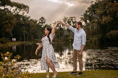 As melhores ideias e inspirações criativas de fotos para ensaio pré wedding no parque Jardim Botânico'