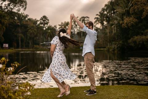 As melhores ideias e inspirações criativas de fotos para ensaio pré wedding no parque Jardim Botânico'