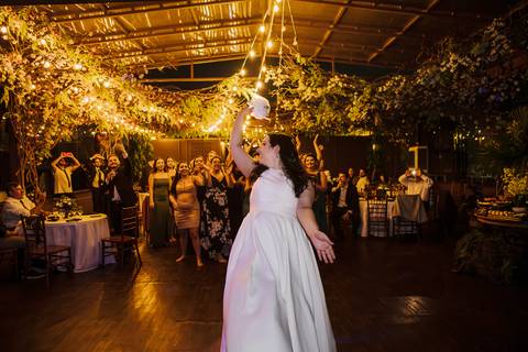 As melhores ideias e inspirações criativas de fotos dos noivos no Espaço Napoleão Buffet - São Bernardo do Campo'