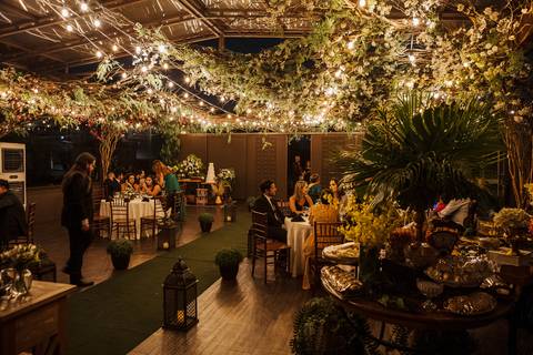 As melhores ideias e inspirações criativas de fotos dos noivos no Espaço Napoleão Buffet - São Bernardo do Campo'