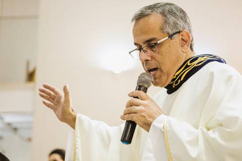 As melhores ideias e inspirações criativas de fotos de casamento na cerimônia na Igreja matriz Nossa Senhora das Graças'