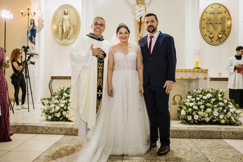 As melhores ideias e inspirações criativas de fotos de casamento na cerimônia na Igreja matriz Nossa Senhora das Graças'