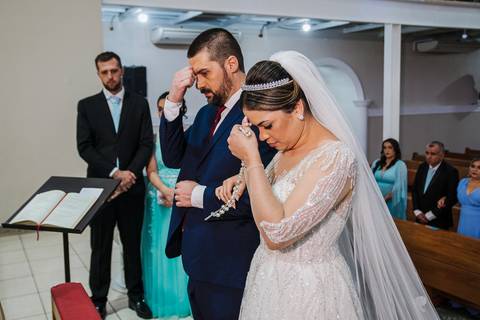 As melhores ideias e inspirações criativas de fotos de casamento na cerimônia na Igreja matriz Nossa Senhora das Graças'