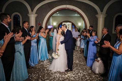 As melhores ideias e inspirações criativas de fotos de casamento na cerimônia na Igreja matriz Nossa Senhora das Graças'