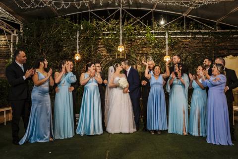 As melhores ideias e inspirações criativas de fotos dos noivos com os padrinhos no Espaço Buffet Espaço Du Chief'