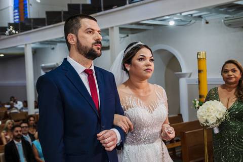 As melhores ideias e inspirações criativas de fotos de casamento na cerimônia na Igreja matriz Nossa Senhora das Graças'