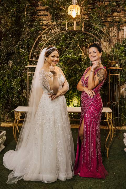 As melhores ideias e inspirações criativas de fotos da noiva com a sua irmã no Espaço Buffet Espaço Du Chief'