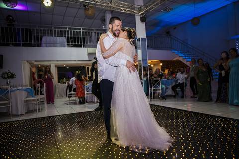 As melhores ideias e inspirações criativas de fotos dos noivos no Espaço Buffet Espaço Du Chief'