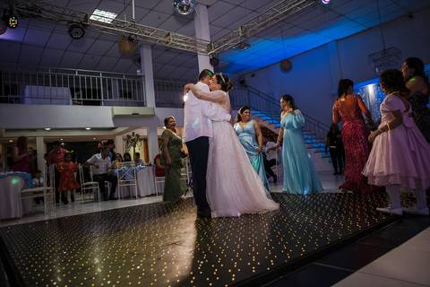 As melhores ideias e inspirações criativas de fotos dos noivos no Espaço Buffet Espaço Du Chief'