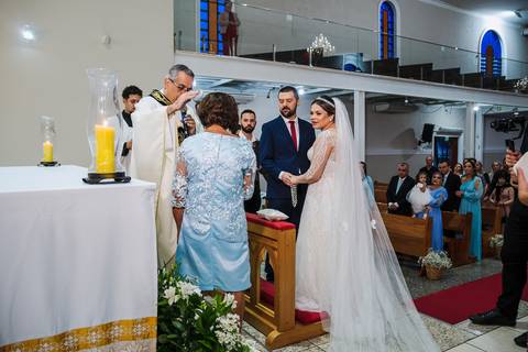As melhores ideias e inspirações criativas de fotos de casamento na cerimônia na Igreja matriz Nossa Senhora das Graças'