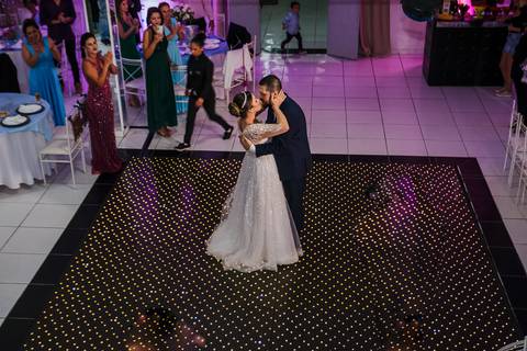 As melhores ideias e inspirações criativas de fotos dos noivos no Espaço Buffet Espaço Du Chief'